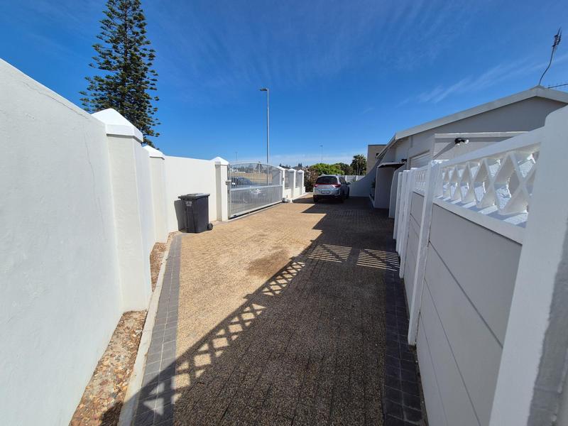 4 Bedroom Property for Sale in Flamingo Vlei Western Cape